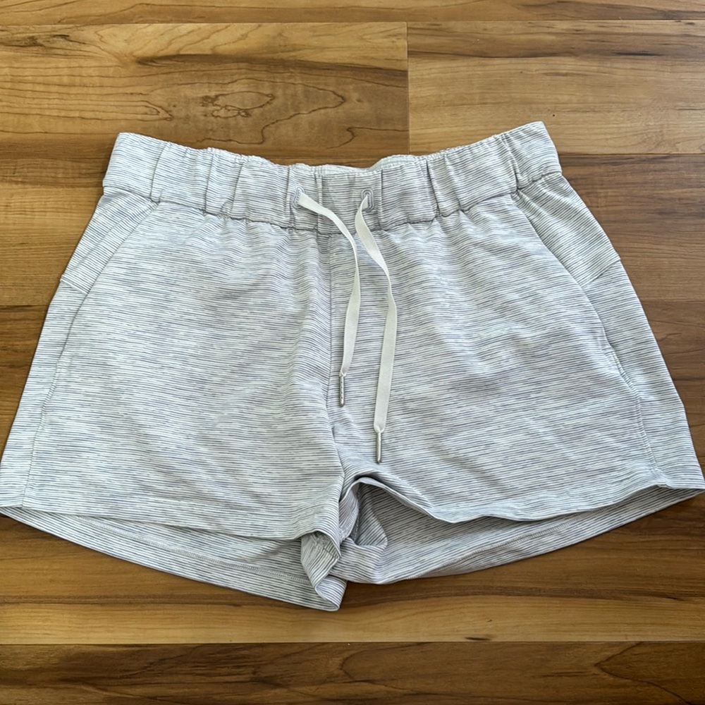 Lulu Lemon On the Fly Short